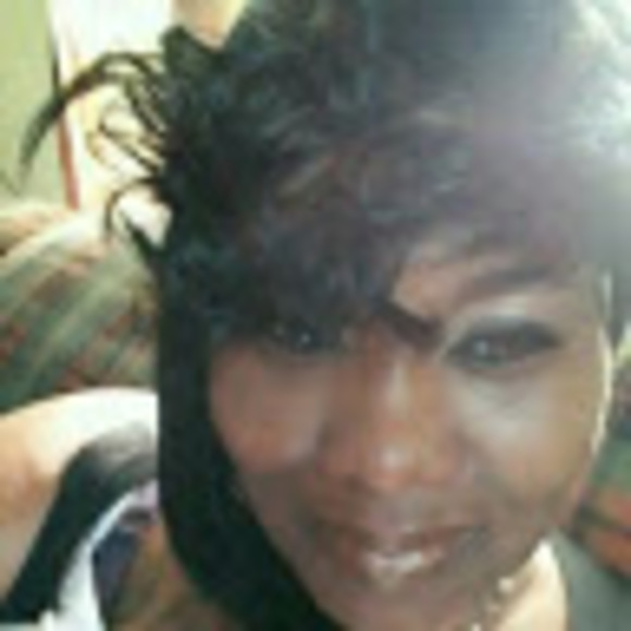 Meet your Posher, Janet - Picture 1 of 1